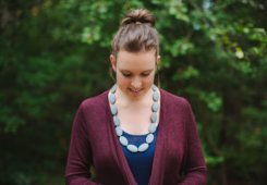 Nuby Teething Trends Oval Necklace Review